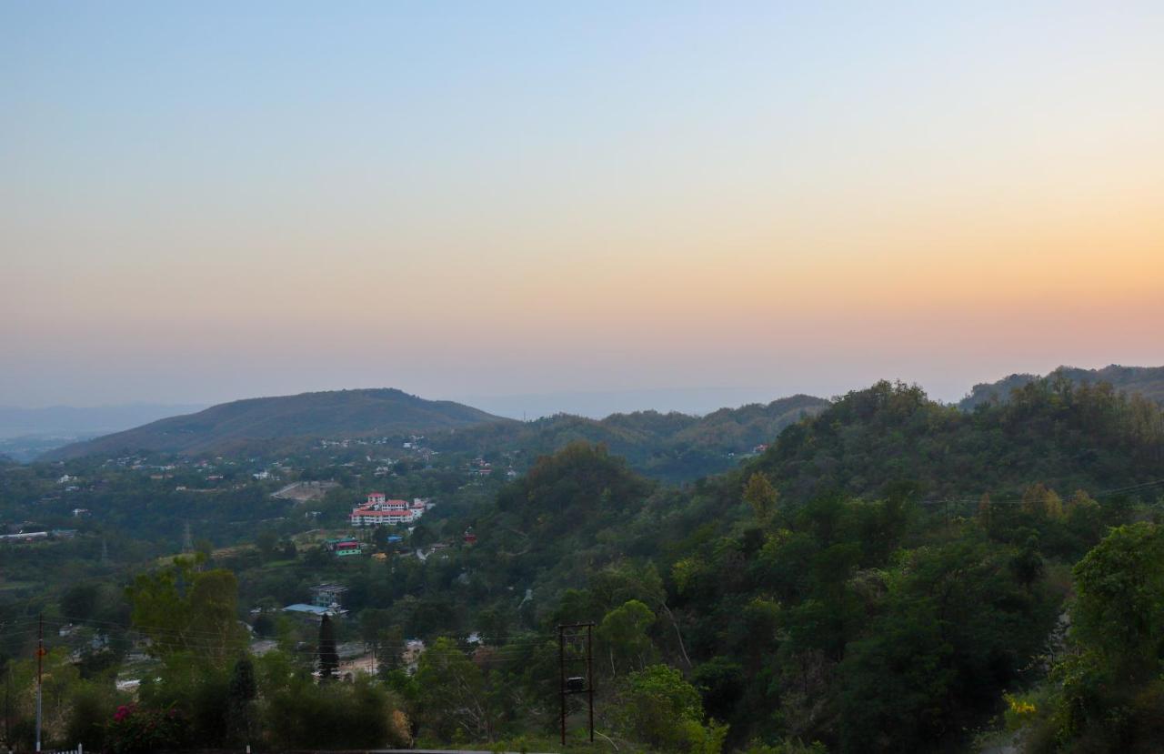 Saffronstays Mystic Homes, دهرادون المظهر الخارجي الصورة